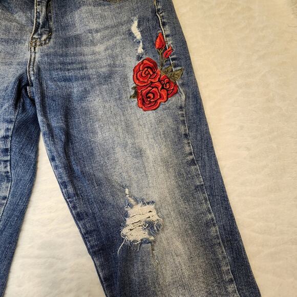 Kancan Embroidered Floral Frayed Distressed Cropped Jeans, Size 5 / Size 26 - Picture 3 of 15